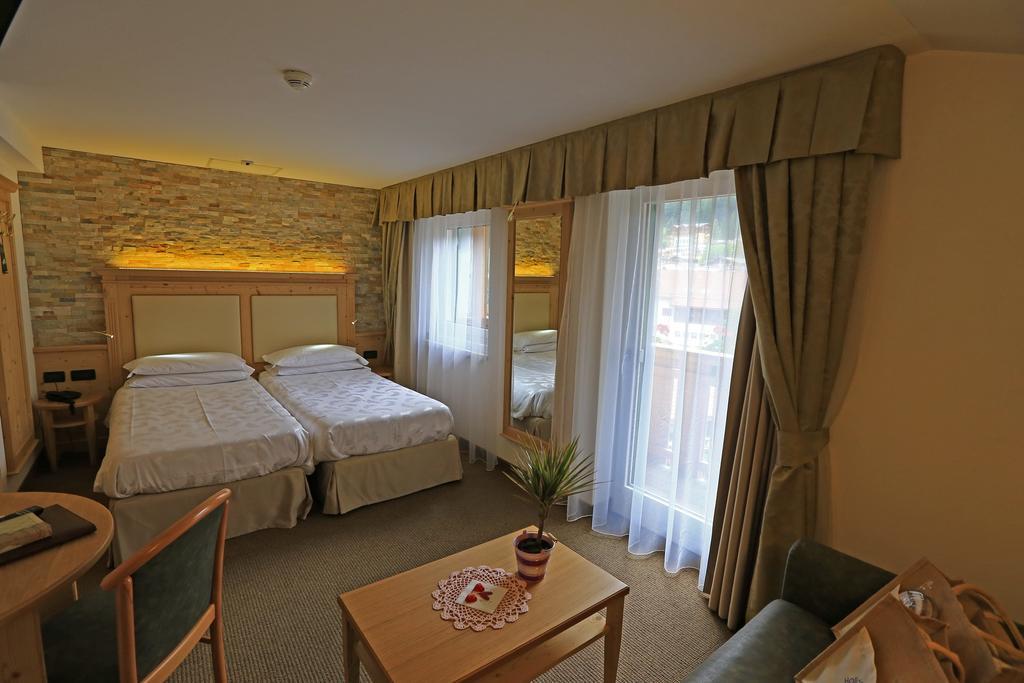 Hotel Ladina كامبيتيلو دي فاسا الغرفة الصورة