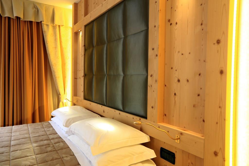 Hotel Ladina كامبيتيلو دي فاسا الغرفة الصورة